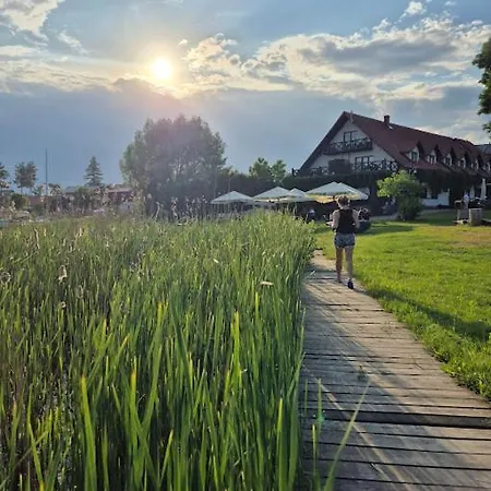 Rybaczowka - Noclegi, Restauracja, Port *