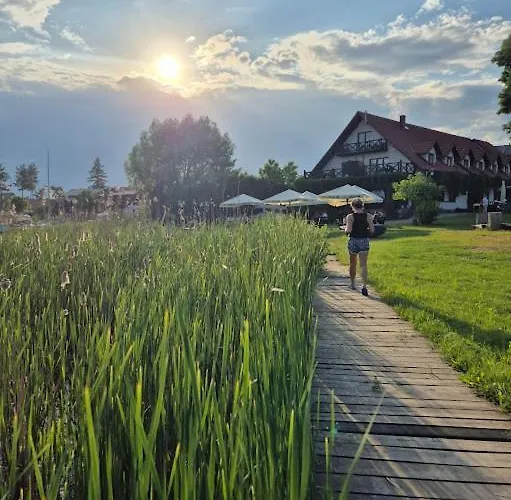 Rybaczowka - Noclegi, Restauracja, Port *