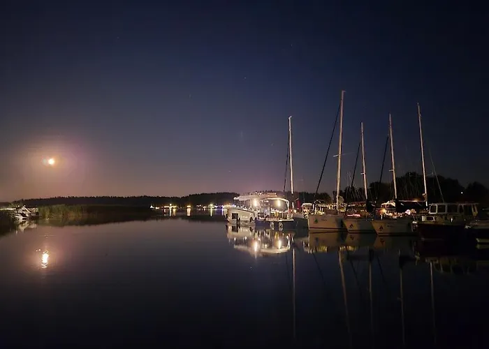 Rybaczowka - Noclegi, Restauracja, Port *